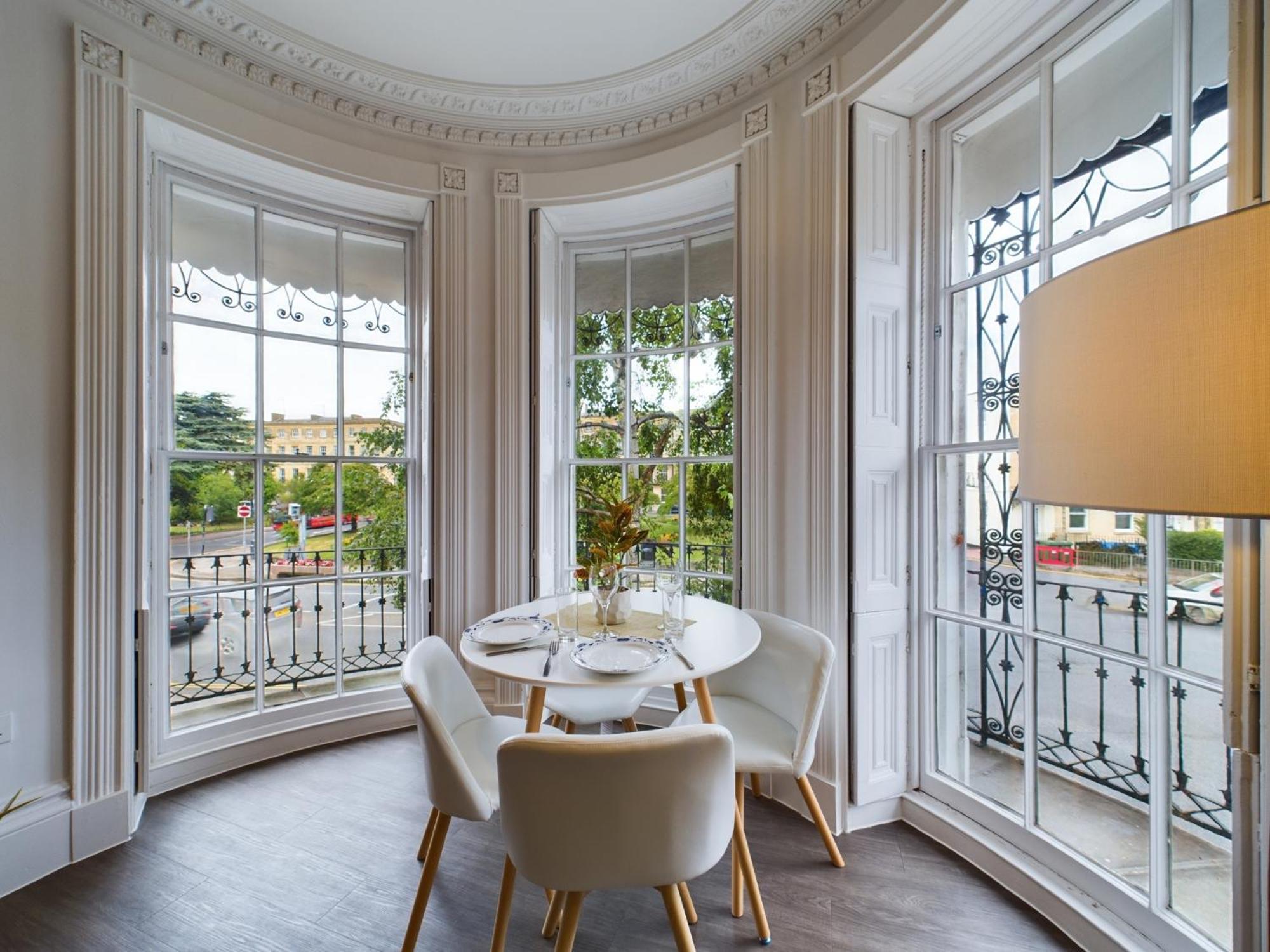 Belle Vue Regency King Size W Free Parking Lejlighed Cheltenham Eksteriør billede