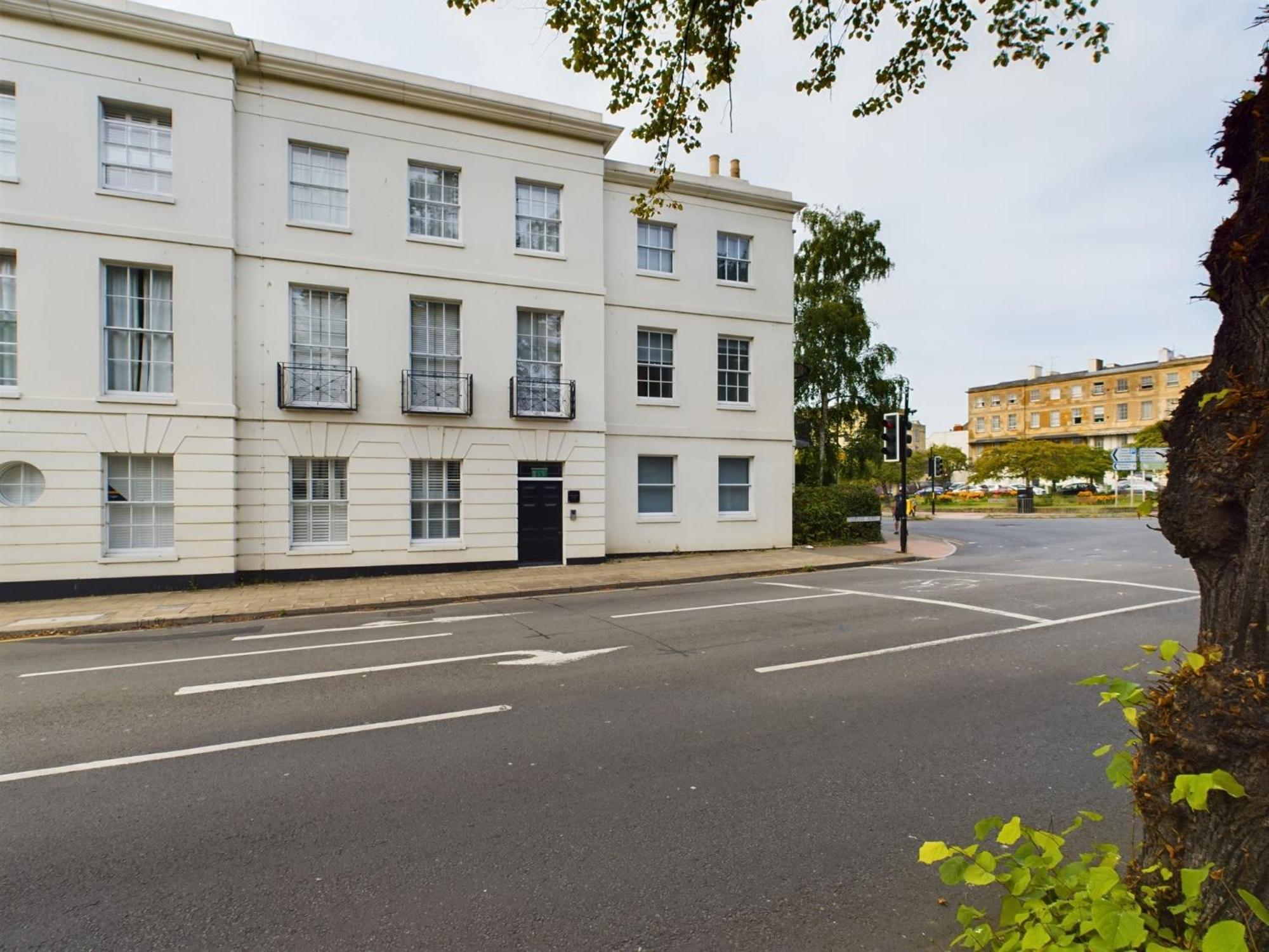 Belle Vue Regency King Size W Free Parking Lejlighed Cheltenham Eksteriør billede